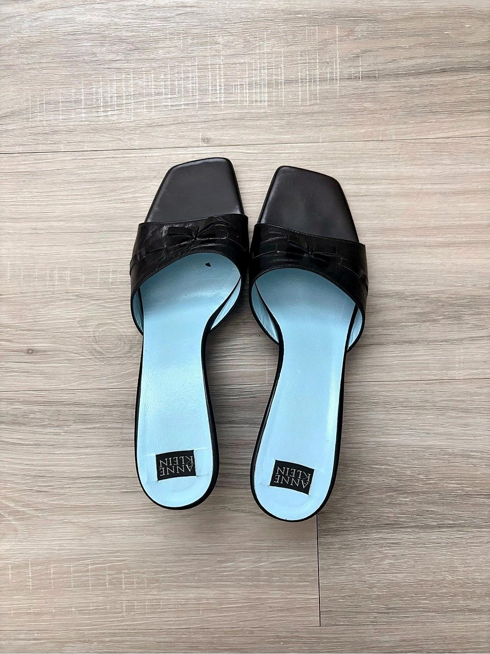 Vintage Y2K Anne Klein Black Bow Leather Kitten Wedges